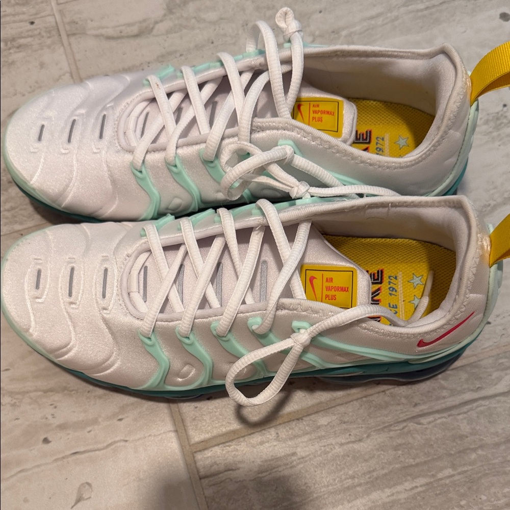Nike White Athletic Sneakers with Mint Accents and Yellow Insoles